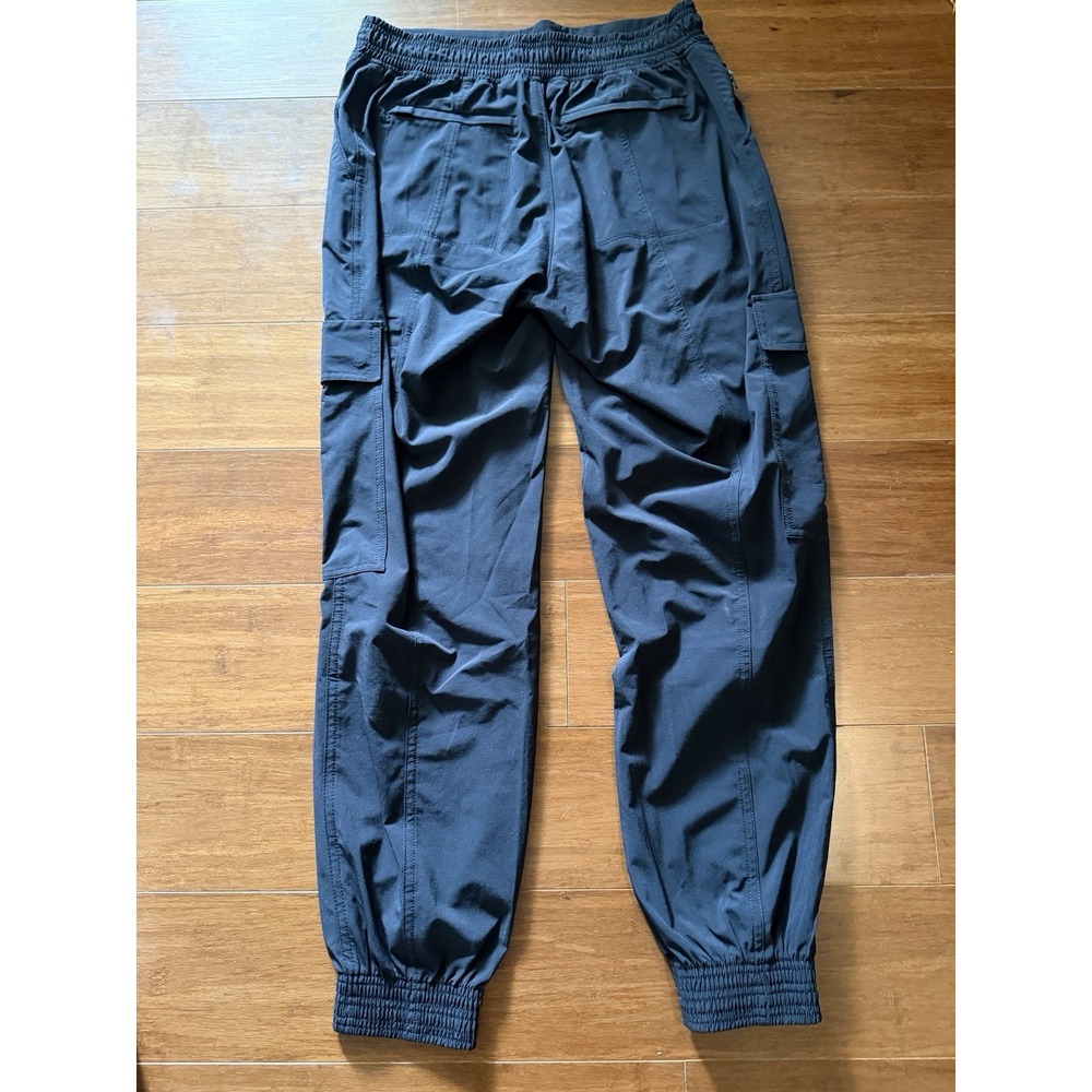 Athleta Chelsea Cargo Pant Size 4 Black Lightweight Minimalist Travel Utility - Picture 7 of 10